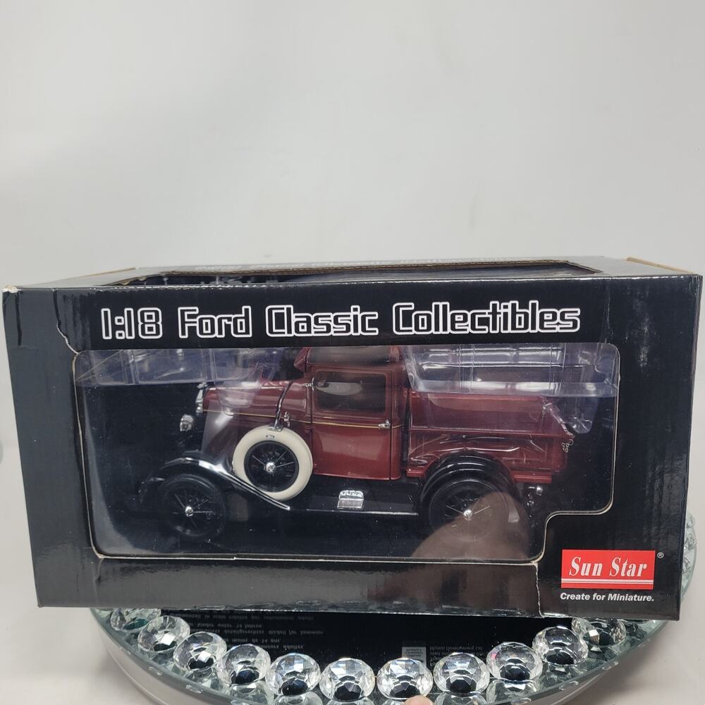 1931 FORD MODEL A PICK UP Truck Sun Star 1:18 DIECAST CAR Santa RED 6111 NEW
